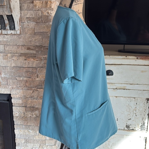 FIGS v-neck short sleeve two front pocket scrub shirt in a blue green color - Picture 7 of 16